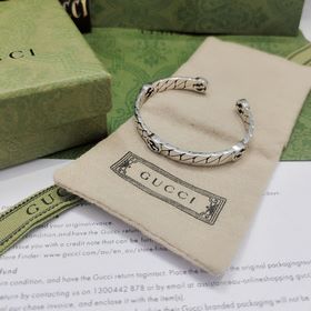 Браслет GUcci с изящной конструкцией виде конской уздечки перепле