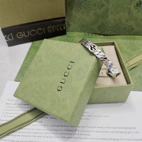 Браслет GUcci с изящной конструкцией виде конской уздечки перепле