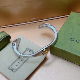 Браслет Gucci обладает уникальным шармом. Новейшая модель с цепоч