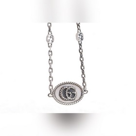 Gucci Браслет в ретро-стиле с двойной буквой G Этот браслет из чи