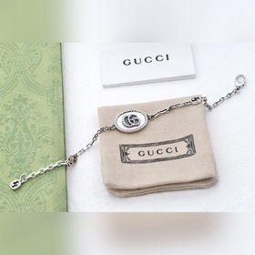 Gucci Браслет в ретро-стиле с двойной буквой G Этот браслет из чи