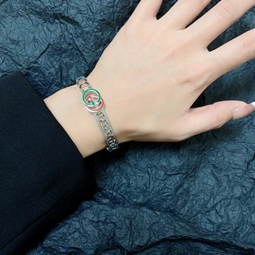 Браслет Gucci с двойным логотипом G. Очень массивный, блестящий,