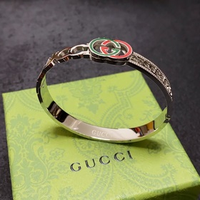 Браслет Gucci с двойным логотипом G. Очень массивный, блестящий,