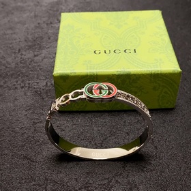 Браслет Gucci с двойным логотипом G. Очень массивный, блестящий, 