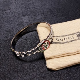 Браслет Gucci с двойным логотипом G. Очень массивный, блестящий, 