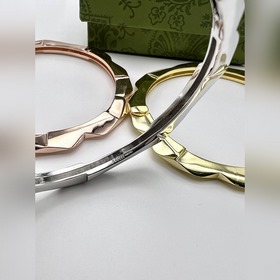 Gucci Новая модель браслета Link to love с заклепками, три цвета：
