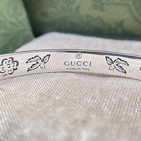 Gucci широкий браслет Love Fearless