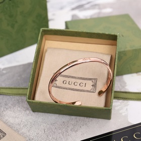 Популярный товар в магазине Gucci  Оригинальная копия в масштабе