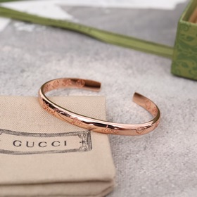 Популярный товар в магазине Gucci  Оригинальная копия в масштабе