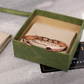 Популярный товар в магазине Gucci  Оригинальная копия в масштабе
