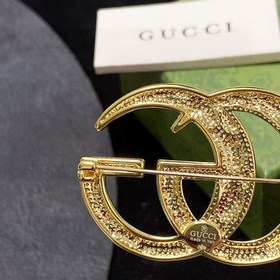 Новая брошь Gucci с двойной буквой G и змеей из коллекции Vintage