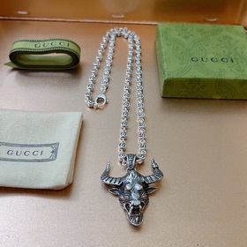 Новые модели на официальном сайте Gucci, синхронизированные с Tik