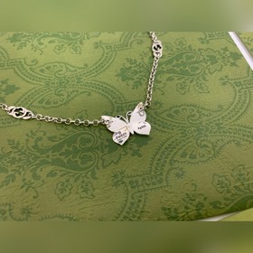 Gucci Новое ожерелье с бабочкой из эмали