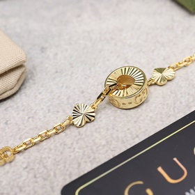 [Модель знаменитостей] GUCCI Icon серия 18-каратный золотой кулон