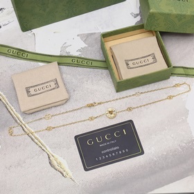 [Модель знаменитостей] GUCCI Icon серия 18-каратный золотой кулон