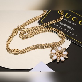 Ожерелье Gucci с двойным логотипом G. Логотип, являющийся символо