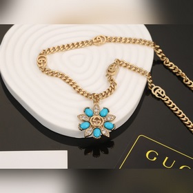 Ожерелье Gucci с двойным логотипом G. Логотип, являющийся символо