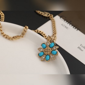 Ожерелье Gucci с двойным логотипом G. Логотип, являющийся символо
