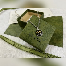 Gucci Черное колье с круглым значком Длина： 50+5 см