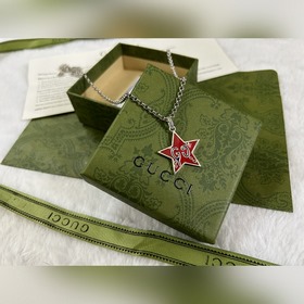 Gucci Красный пятиконечный кулон Длина： 50+5 см