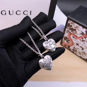 Gucci, «Слепая любовь», сердечный кулон с гравировкой, свежий сти