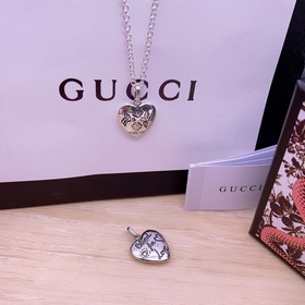 Gucci, «Слепая любовь», сердечный кулон с гравировкой, свежий сти