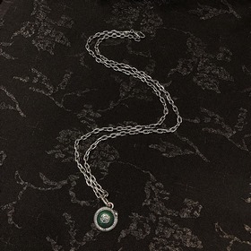 Серьгиз серебра 925 пробы с зеленым павлиньим пером из серии «Сад