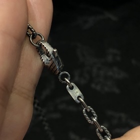 Серьгиз серебра 925 пробы с зеленым павлиньим пером из серии «Сад
