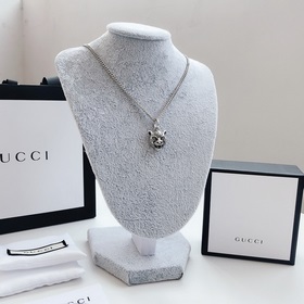 Ожерелье Gucci с тигром и кошкой Ожерелье с тигром, идентичное то