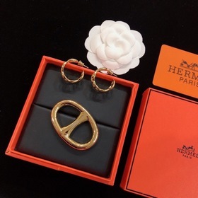 Hermès, новые серьги-гвоздики, модель «Богиня», элегантные и крас