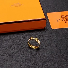 Кольцо Hermes в цвете молочного чая с оптимальным соотношением це