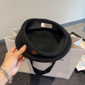 HERMES Hermes новая шерстяная беретка, нестандартный дизайн, очен