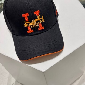 Новая модель бэйсболки с вышиванкой от Hermès, популярная модель,