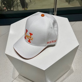 Новая модель бэйсболки с вышиванкой от Hermès, популярная модель,