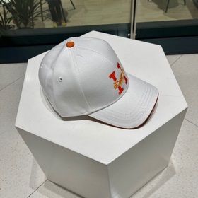 Новая модель бэйсболки с вышиванкой от Hermès, популярная модель,