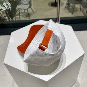 Новая модель бэйсболки с вышиванкой от Hermès, популярная модель,
