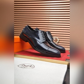 【HERMES】 (овечья кожа внутри) Итальянский роскошный бренд. Он не