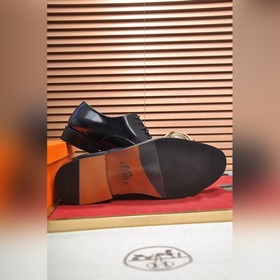 【HERMES】 (овечья кожа внутри) Итальянский роскошный бренд. Он не 