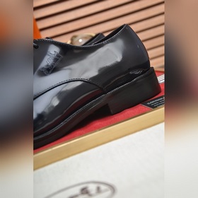 【HERMES】 (овечья кожа внутри) Итальянский роскошный бренд. Он не 