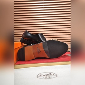 【HERMES】 (овечья кожа внутри) Итальянский роскошный бренд. Он не 