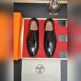 【HERMES】 (овечья кожа внутри) Итальянский роскошный бренд. Он не