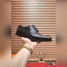 【HERMES】 (овечья кожа внутри) Итальянский роскошный бренд. Он не
