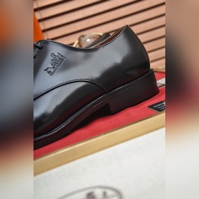 【HERMES】 (овечья кожа внутри) Итальянский роскошный бренд. Он не 