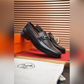 【HERMES】 (овечья кожа внутри) Итальянский роскошный бренд. Он не