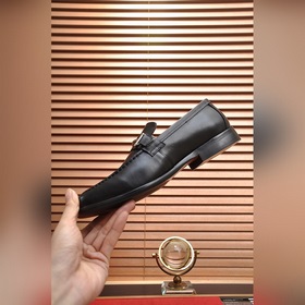 【HERMES】 (овечья кожа внутри) Итальянский роскошный бренд. Он не 