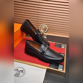【HERMES】 (овечья кожа внутри) Итальянский роскошный бренд. Он не 