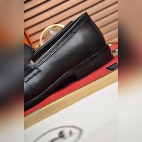 【HERMES】 (овечья кожа внутри) Итальянский роскошный бренд. Он не 