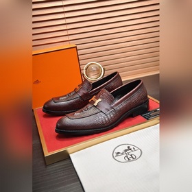 【HERMES】 (овечья кожа внутри) Итальянский роскошный бренд. Он не