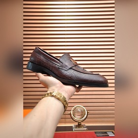 【HERMES】 (овечья кожа внутри) Итальянский роскошный бренд. Он не