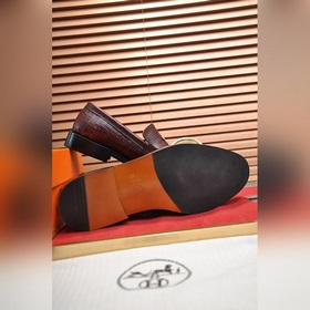 【HERMES】 (овечья кожа внутри) Итальянский роскошный бренд. Он не 